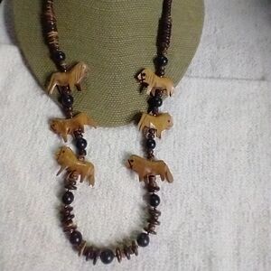 Long wood 🪵 🪓 carved lion 🦁 beaded necklace African tribal ethnic
